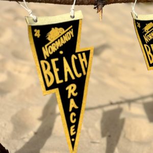 moto-jaune_noir_fanion_pennant_vintage_normandy_beach_race_flash_1